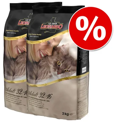 Два пакета Leonardo Cat Food Adult 32/16, 2 кг, с изображение на жена и котка. Червен кръг с бял процентен знак показва промоция или отстъпка. Два пакета Leonardo Cat Food Adult 32/16, 2 кг, с изображение на жена и котка. Червен кръг с бял процентен знак показва промоция или отстъпка.