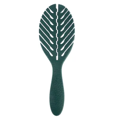 Brosse verte en plastique avec tête ajourée en forme de feuille et manche texturé, aucun texte ou marque visible.