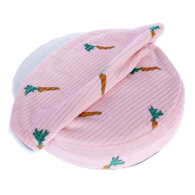 Rosa Haustierdecke mit Karottenmuster, weiches Material und gestepptes Design. Rosa Haustierdecke mit Karottenmuster, weiches Material und gestepptes Design.