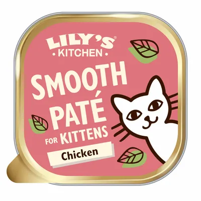 Lily's Kitchen Smooth Paté for Kittens Chicken, afbeelding van kattenvoer verpakking met witte kat en bladeren, tekst: Smooth Paté for Kittens Chicken.