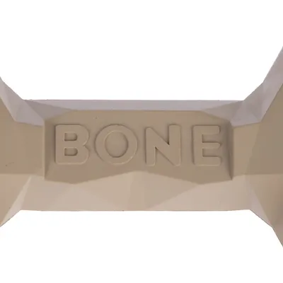Бежова играчка за кучета във форма на кокал с надпис 'BONE'.