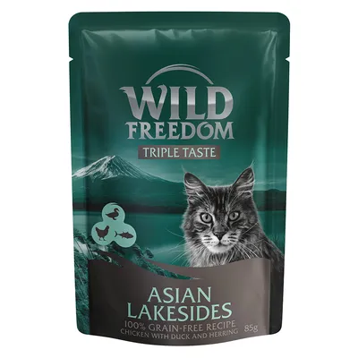 Sachet Wild Freedom Triple Taste Asian Lakesides, 85 g, recette sans céréales au poulet, canard et hareng. Texte en anglais : 100% grain-free recipe chicken with duck and herring.
