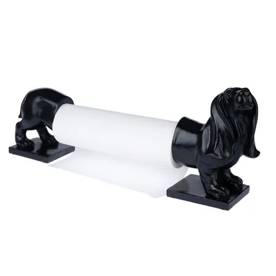 Porte-rouleau en forme de lion noir, supportant un rouleau de papier essuie-tout. Matériau visible : plastique ou résine noire brillante.