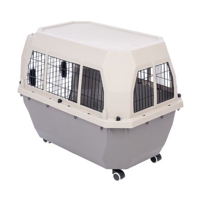Transportbox van kunststof met traliewanden en wielen, geschikt voor veilig vervoer van huisdieren.
