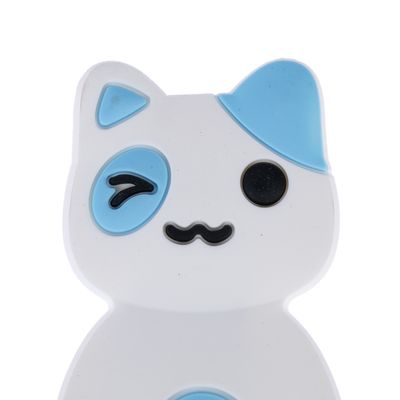 Leksak i kattform med vit kropp, blå och svarta detaljer, lämplig för husdjur.