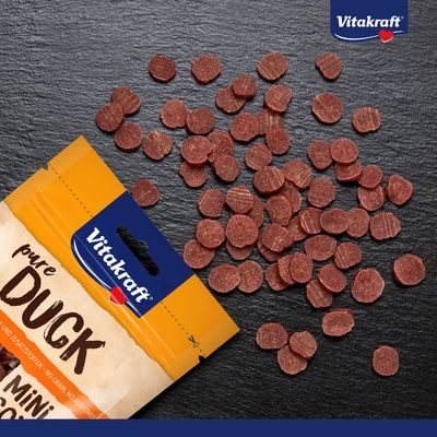Vitakraft pure Duck Mini Coins, runde brune snacks uden korn og tilsætningsstoffer, emballage og produkt synlige.