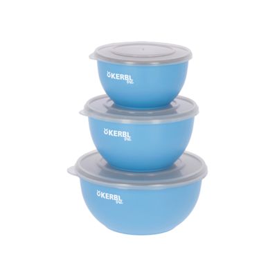 Tre ciotole Kerbl Pet blu con coperchi grigi, impilabili in diverse misure.