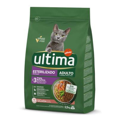 Paquet de croquettes pour chat adulte Ultima affinity, mention STERILIZED, avec image de poisson, légumes et céréales visibles sur l’emballage.