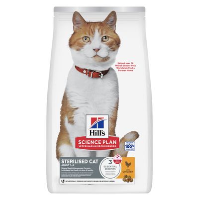 Hill's Science Plan Sterilised Cat Young Adult, Delicious Selection. 6x with Chicken, 6x with Salmon. Chunks & Gravy. Billede af kat og skål med foder på emballagen.