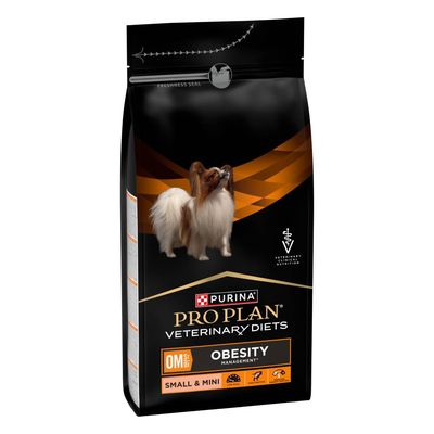Bag labelled Pro Plan Veterinary Diets OM Obesity Management, Small & Mini, with icons for weight management and veterinary nutrition. Image shows a small long-haired dog on the packaging.