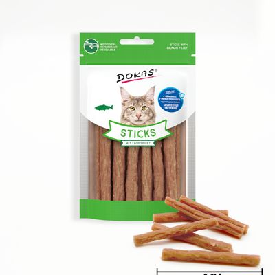Dokas Sticks mit Lachsfilet, wiederverschliessbare Verpackung, geprüft vom SGS Institut Fresenius. Abgebildet: Produkt und einzelne Sticks.
