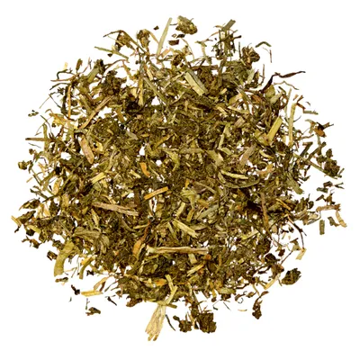 Mélange d’herbes séchées en vrac, morceaux verts et bruns de tiges et feuilles visibles, sans emballage ni marque apparente.