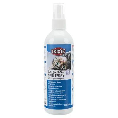 Spray Trixie Baldrian-Spielspray 175 ml, etichetta con gatto e testo multilingue: Spray alla valeriana stimola l’istinto al gioco. Testo in tedesco, inglese, francese, italiano.