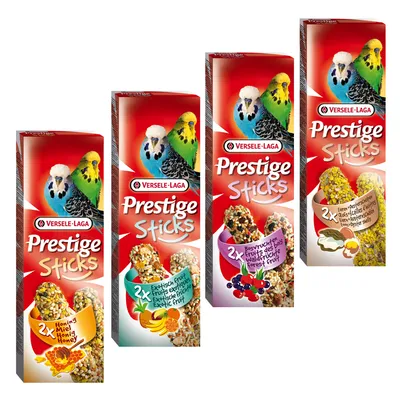 Versele-Laga Prestige Sticks za skobčevke, okusi: med, eksotično sadje, gozdni sadeži, jajčne lupine. Embalaža prikazuje dve skobčevki in slike izdelka.