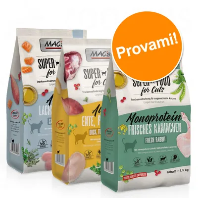 Tre confezioni di crocchette MAC's Super Food for Cats: salmone, anatra e coniglio. Etichetta arancione con testo 'Provami!'. Testo visibile in tedesco e inglese.