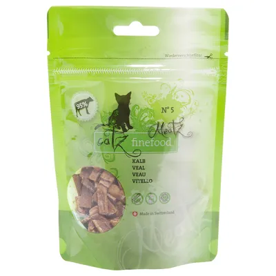 Confezione di snack per gatti catz finefood Meatz N°5 vitello, 95 %, scritte: Kalb, Veal, Veau, Vitello, Made in Switzerland, finestra trasparente con pezzi visibili.
