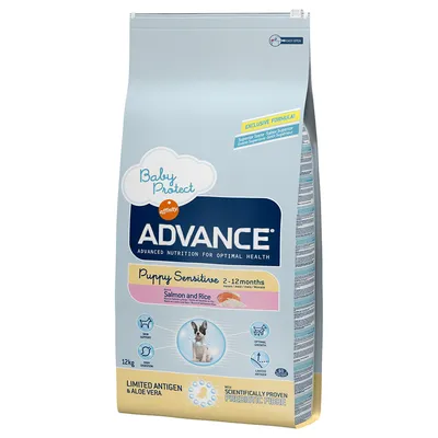 Advance Puppy Sensitive 2–12 months, Salmon and Rice, 12 kg. Begrænset antigen & aloe vera. Baby Protect. Billede af lille hund. Synlig tekst: scientifically proven prebiotic fibre.