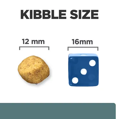 Veličina granula: usporedba granule promjera 12 mm i plave kockice promjera 16 mm. Tekst: KIBBLE SIZE, 12 mm, 16 mm.