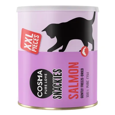 COSMA PURE LOVE SNACKIES SALMON, XXL PIECES, GENTLY FREEZE-DRIED, 100 % PURE FISH -tekstit näkyvät purkin etiketissä, musta kissasiluetti vaaleanvioletilla taustalla.