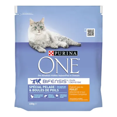 Purina ONE Bifensis Dual Defense cat food, 450g pack. Visible text in French: Spécial Pelage & Boules de Poils, élaboré avec du poulet sélectionné et aux céréales complètes.