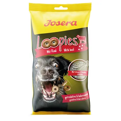 Josera Loopies met rundvlees, graanvrij en caloriearm. Met stukjes erwt en wortel. Verpakking toont hond met snacks in de bek.