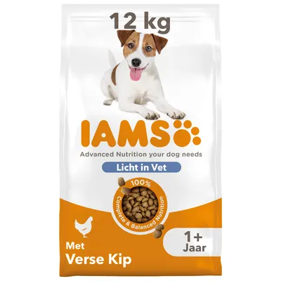 IAMS hondenvoer 12 kg, Licht in Vet, Met Verse Kip, 1+ Jaar, Advanced Nutrition your dog needs, 100% Complete & Balanced Nutrition staat op de verpakking.
