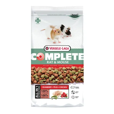 Obal krmiva Versele-Laga Complete Rat & Mouse, viditelné texty: Cranberry + Peas + Chicken, 100% extruded, 100% appetite, obrázky křečka, hrášku, brusinek a kuřecího masa.