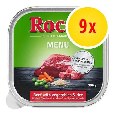 Rocco Menu, 9x vaschette da 300 g, manzo con verdure e riso. Testo visibile: Enriched with carbohydrates. Etichetta frontale in inglese, tedesco e francese. Rocco Menu, 9x vaschette da 300 g, manzo con verdure e riso. Testo visibile: Enriched with carbohydrates. Etichetta frontale in inglese, tedesco e francese.
