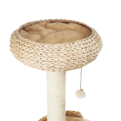Kratzbaum mit geflochtener Liegefläche aus Naturmaterialien, weicher Polsterung und hängendem Spielball.