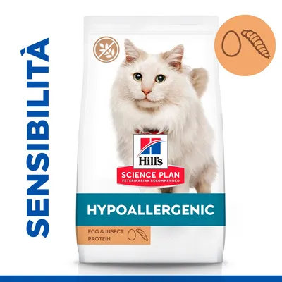 Hill's Science Plan Hypoallergenic per gatti, proteine da uovo e insetti, scritta SENSIBILITÀ a sinistra, simbolo senza cereali in alto, confezione con gatto bianco. Hill's Science Plan Hypoallergenic per gatti, proteine da uovo e insetti, scritta SENSIBILITÀ a sinistra, simbolo senza cereali in alto, confezione con gatto bianco.