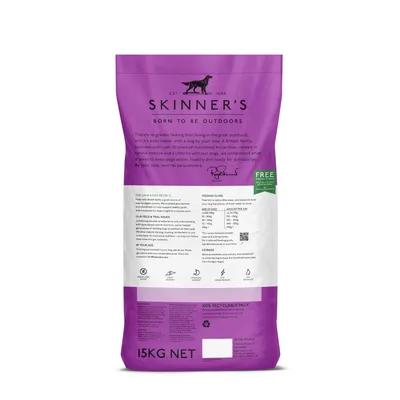 Skinner’s Field & Trial Lamb & Rice recipe, feeding guide by weight, storage instructions, icons for activity, digestion, skin and coat, energy, hydration, and 15kg net weight.