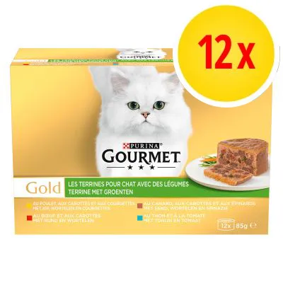 Purina Gourmet Gold kattmat, 12 x 85 g. Förpackning med bild på vit katt och terrin med grönsaker. Text på franska och nederländska om smaker och ingredienser.