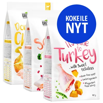 Kolme Greenwoods-koiranruokapakkausta, etummaisessa teksti 'It's time to Turkey with Sweet Potatoes'. Sininen ympyrä: KOKEILE NYT. Näkyvissä ravintotaulukot ja ainesosat.