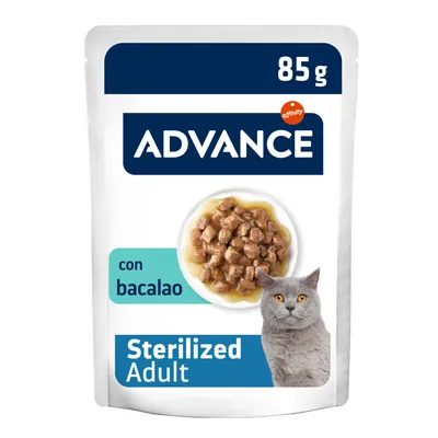 Advance Sterilized Adult con bacalao, 85 g. Imagen de trozos de comida en salsa y un gato gris en el envase.