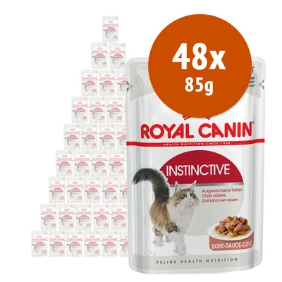 Royal Canin Instinctive per gatti adulti, confezione da 48 buste da 85 g ciascuna. Immagine della confezione con gatto e crocchette in salsa.