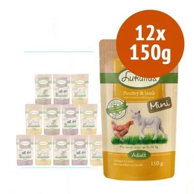 Confezione multipla Lukullus Mini Adult, 12 buste da 150 g. Visibile variante Poultry & lamb con patate e olio di canapa. Immagini di pollo e agnello sulla confezione.