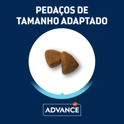 Pedaços de tamanho adaptado Advance, dois croquetes visíveis. Texto: 'Pedaços de tamanho adaptado'. Marca: Advance affinity.