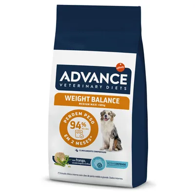 Saco de ração Advance Veterinary Diets Weight Balance Medium Maxi +10 kg. Texto visível: 'Perdem peso 94% dos cães em 2 meses', 'com frango, cevada integral e ervilhas'. Saco de ração Advance Veterinary Diets Weight Balance Medium Maxi +10 kg. Texto visível: 'Perdem peso 94% dos cães em 2 meses', 'com frango, cevada integral e ervilhas'.