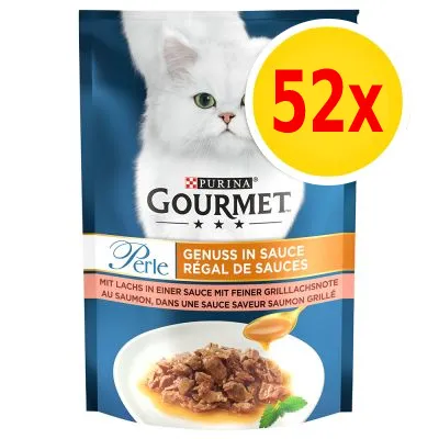 Purina Gourmet Perle kattmat, 52x portionspåsar. Text: Genuss in Sauce, mit Lachs in einer Sauce mit feiner Grilllachsnote. Bild på vit katt och tallrik med mat i sås.