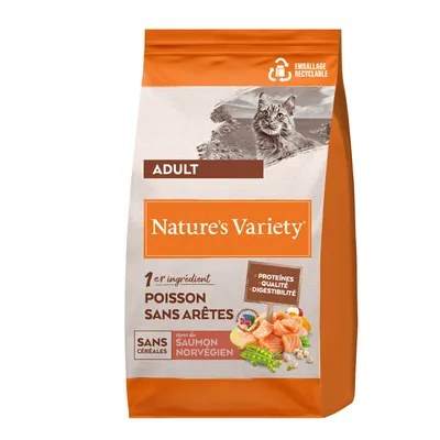 Sac Nature’s Variety Adult, poisson sans arêtes, sans céréales, avec du saumon norvégien, emballage recyclable, protéines qualité digestibilité, image de chat et morceaux de poisson visibles. Sac Nature’s Variety Adult, poisson sans arêtes, sans céréales, avec du saumon norvégien, emballage recyclable, protéines qualité digestibilité, image de chat et morceaux de poisson visibles.