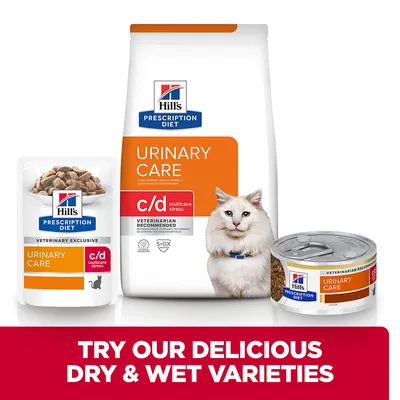 Hill's Prescription Diet Urinary Care c/d multicare stress για γάτες, ξηρή και υγρή τροφή. Ορατή συσκευασία φακέλου, σακούλας και κονσέρβας με γάτα μπροστά.