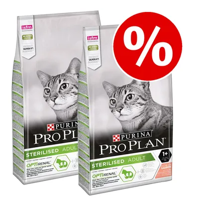 Dos sacos de pienso para gatos Purina Pro Plan Sterilised Adult con salmón, texto visible: 'Optirenal', '1+', 'Riche en saumon', símbolo de porcentaje en círculo rojo. Dos sacos de pienso para gatos Purina Pro Plan Sterilised Adult con salmón, texto visible: 'Optirenal', '1+', 'Riche en saumon', símbolo de porcentaje en círculo rojo.