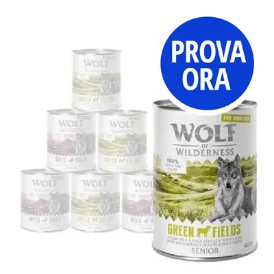 Lattina Wolf of Wilderness Green Fields Senior, 400 g, con scritta 'PROVA ORA' su sfondo blu. Altre lattine della stessa marca visibili sullo sfondo.