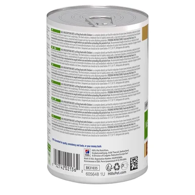 Hill's Prescription Diet d/d Dog food with Chicken, burk med detaljerad text om utfodringsinstruktioner och ingredienser på flera språk. Streckkod och kontaktuppgifter synliga.