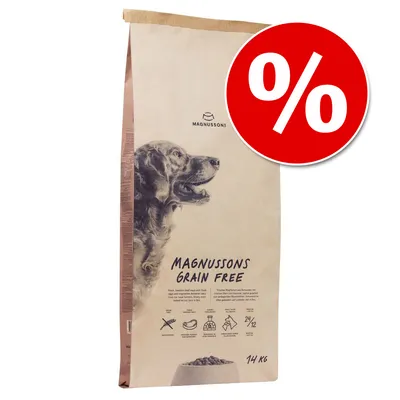 MAGNUSSONS GRAIN FREE 14 kg hundefoder med illustration af hund, piktogrammer og stor rød procenttegn for tilbud. Synlig tekst: MAGNUSSONS GRAIN FREE, 14 KG.