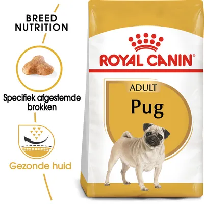 Royal Canin Adult Pug hondenvoer, afbeelding van een mopshond, tekst: Specifiek afgestemde brokken, Gezonde huid, Breed Nutrition. Verpakking toont brokvorm.