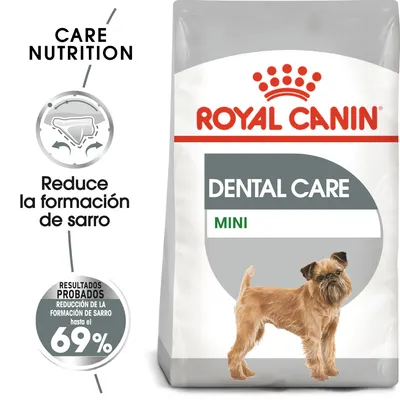 Royal Canin Dental Care Mini. Reduce la formación de sarro. Resultados probados: reducción de la formación de sarro hasta el 69 %. Imagen de un perro pequeño en el envase.