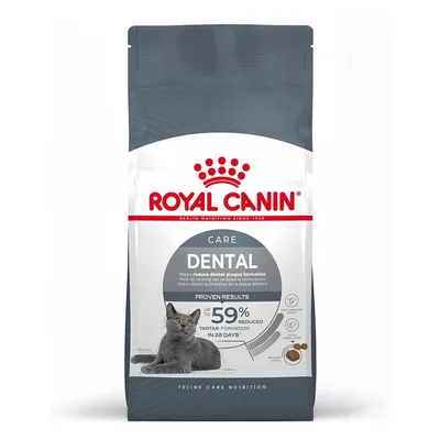 Sachet Royal Canin Care Dental pour chat, texte visible : aide à réduire la formation de plaque dentaire, jusqu’à 59 % de tartre en moins en 28 jours, photo d’un chat gris.