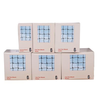 Verpackungen von Cat Net Black in verschiedenen Grössen: 2x1,5m, 3x2m, 4x3m, 6x3m, 8x3m und 10x3m. Schwarzes Netz sichtbar auf Verpackung.