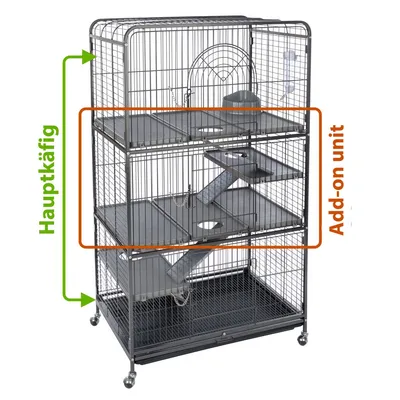 Metallkäfig mit drei Ebenen, Hauptkäfig und Add-on-Einheit gekennzeichnet. Enthält Rampen, Plattformen und Rollen für Mobilität. Metallkäfig mit drei Ebenen, Hauptkäfig und Add-on-Einheit gekennzeichnet. Enthält Rampen, Plattformen und Rollen für Mobilität.